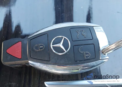 2018 Mercedes-Benz C 300 z USA, uszkodzony, nr VIN 55SWF4JB7JU275785